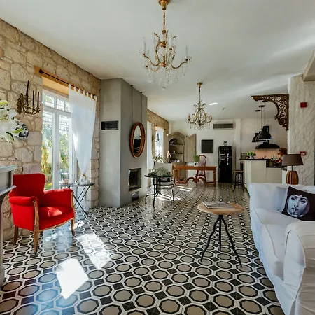 Casa Bella +12 Szálloda