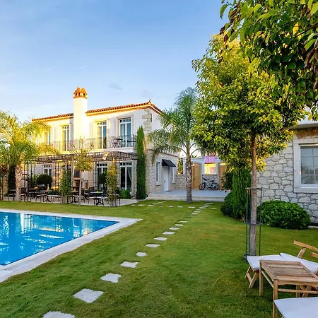 Casa Bella +12 Szálloda 2*