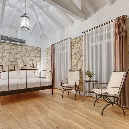 Casa Bella +12 Hotel 2*