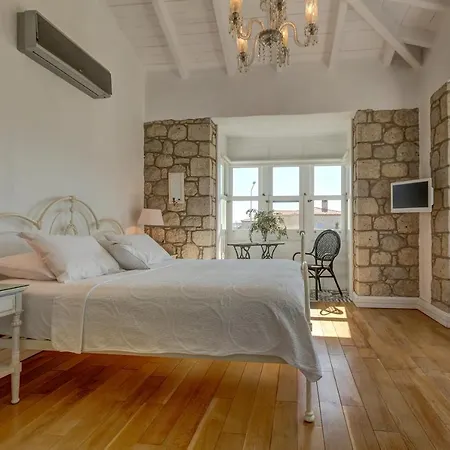Casa Bella +12 Szálloda 2*