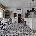 Casa Bella +12 מלון 2*