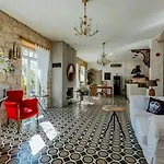 Casa Bella +12 מלון